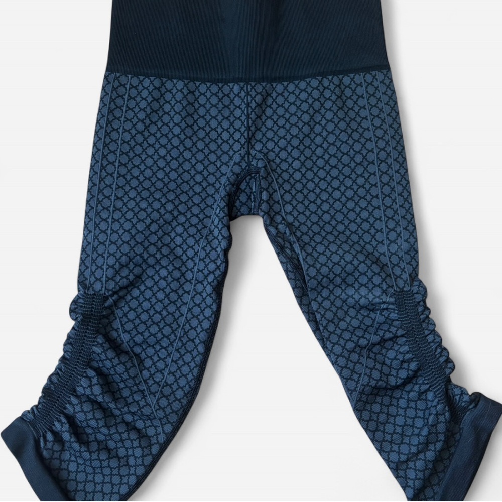 Lululemon In The Flow Crop ll Capris